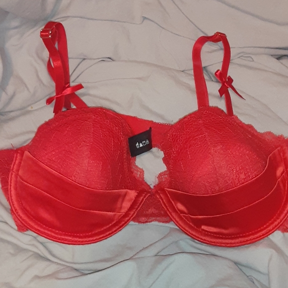 Red bra with bows on straps - Picture 1 of 2